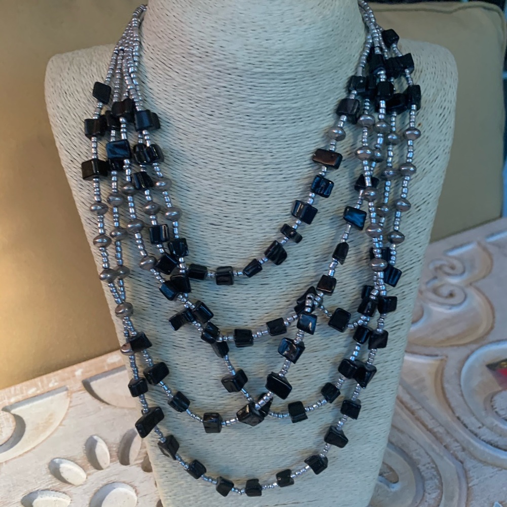 Final Price ❤️❤️ Black & silver necklace